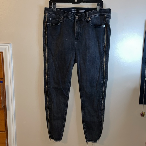 Torrid sky high skinny super soft high rise jeans size 14 short - Picture 6 of 11